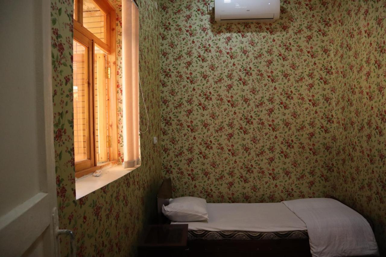 Nasrulla Samarqand Hotel ซามาร์คันด์ ภายนอก รูปภาพ